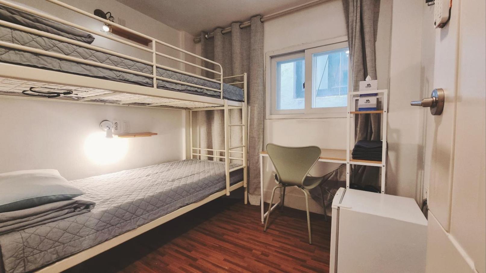 Blue Boat Hostel Myeongdong Сеул Экстерьер фото