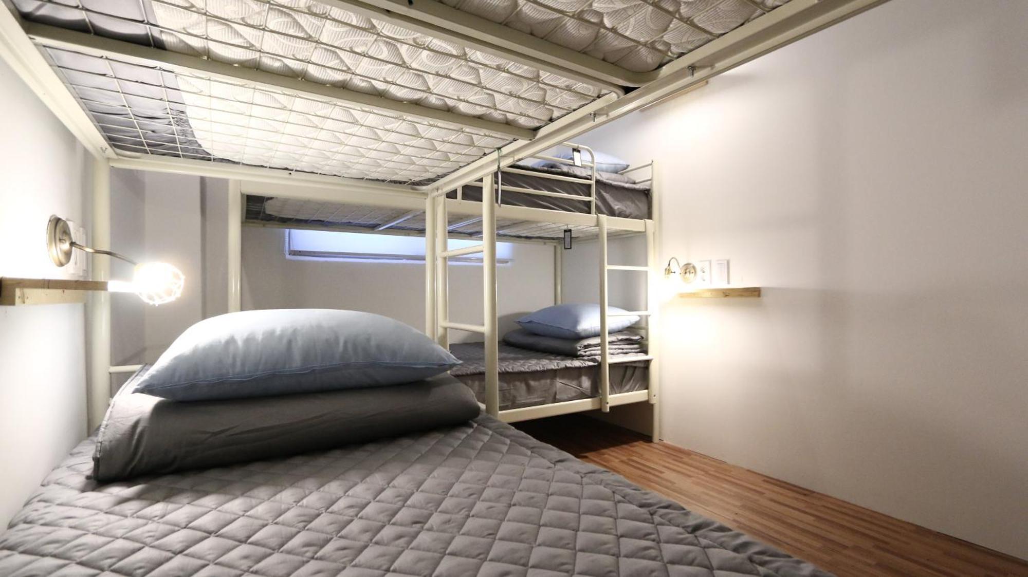Blue Boat Hostel Myeongdong Сеул Экстерьер фото