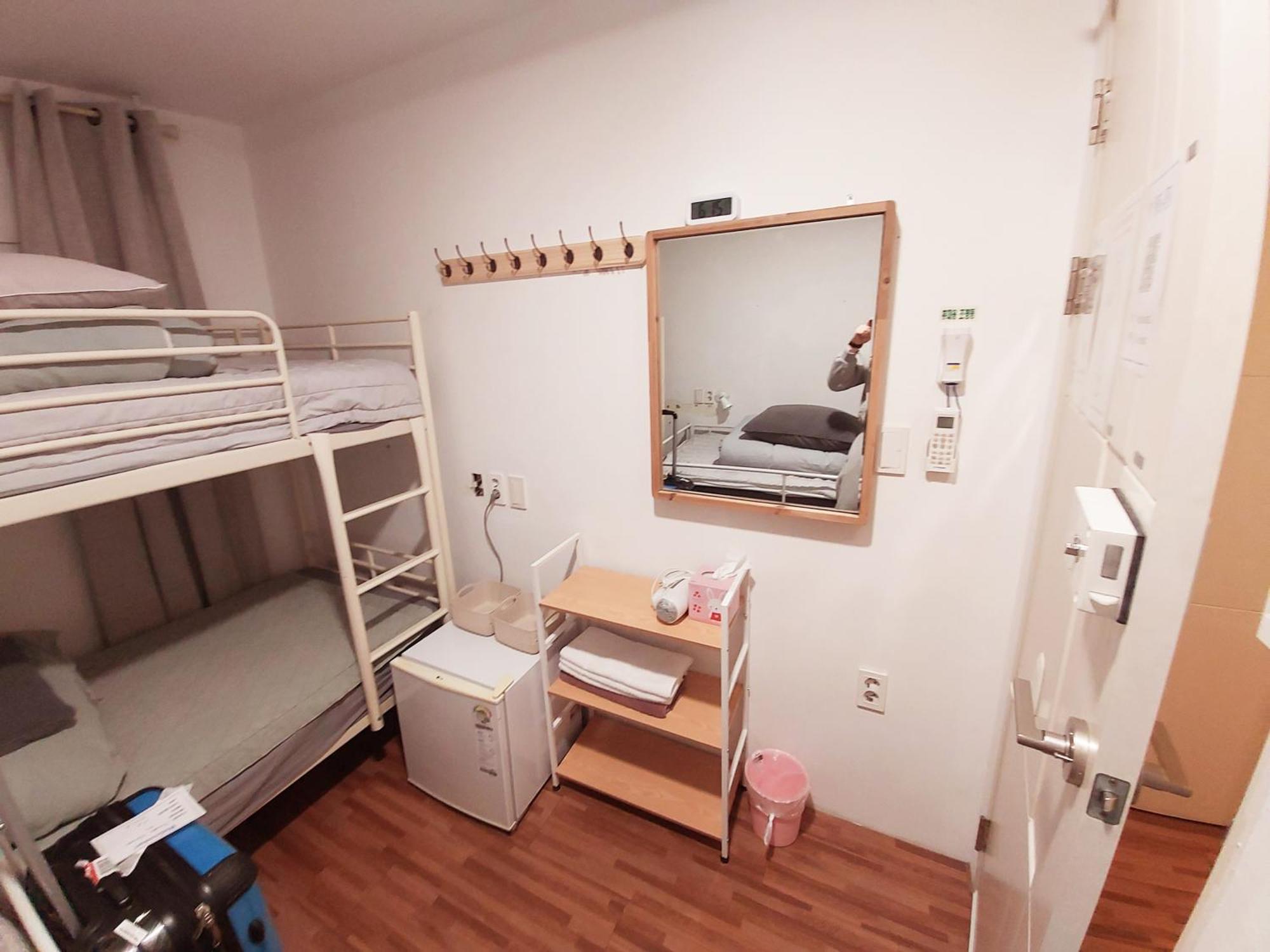 Blue Boat Hostel Myeongdong Сеул Экстерьер фото