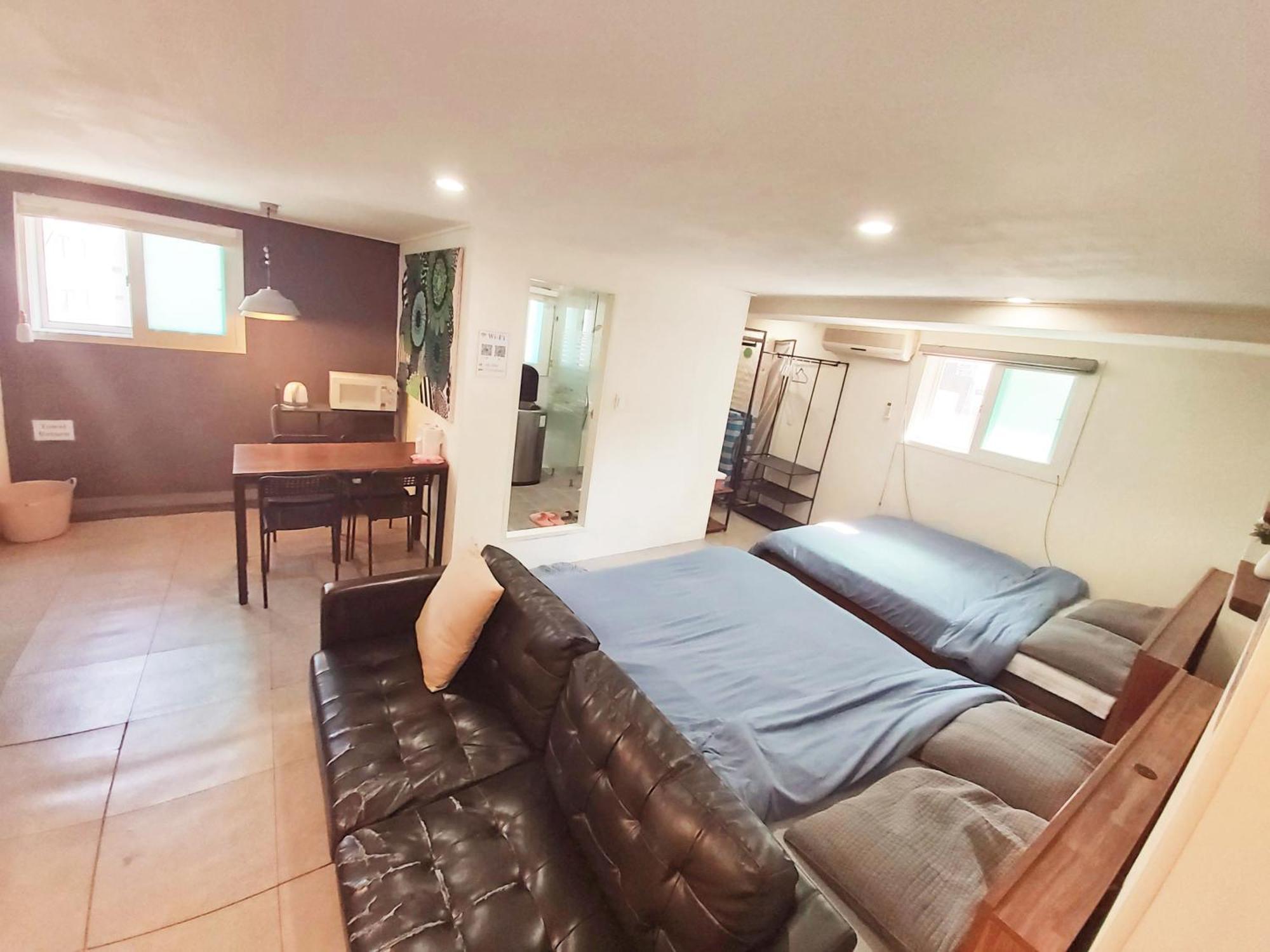 Blue Boat Hostel Myeongdong Сеул Экстерьер фото