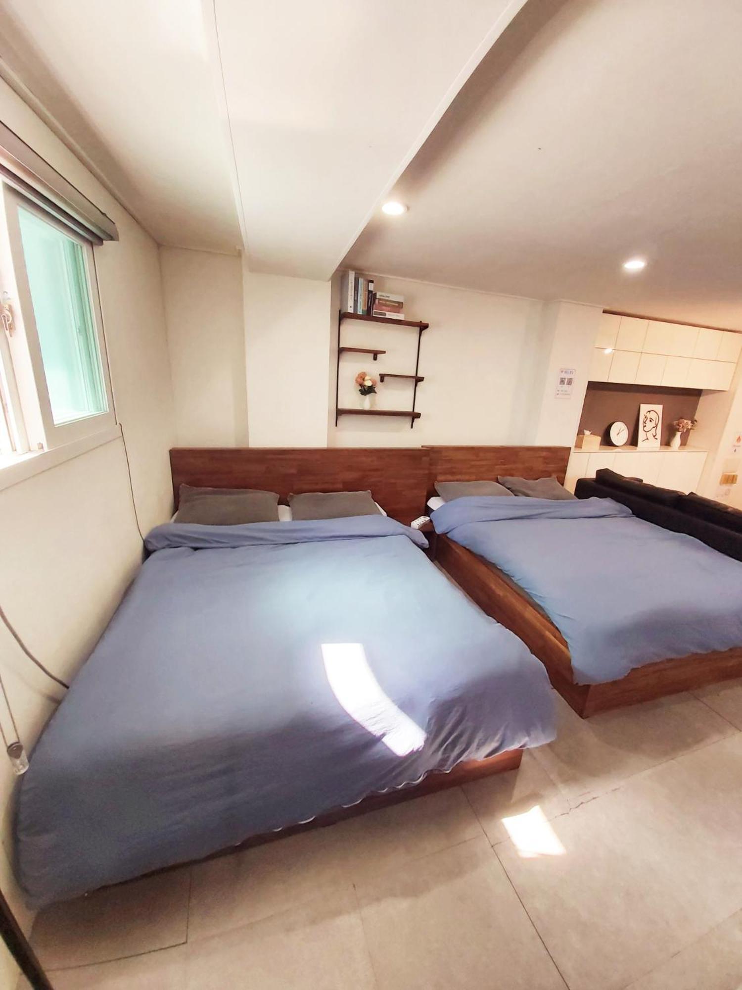 Blue Boat Hostel Myeongdong Сеул Экстерьер фото