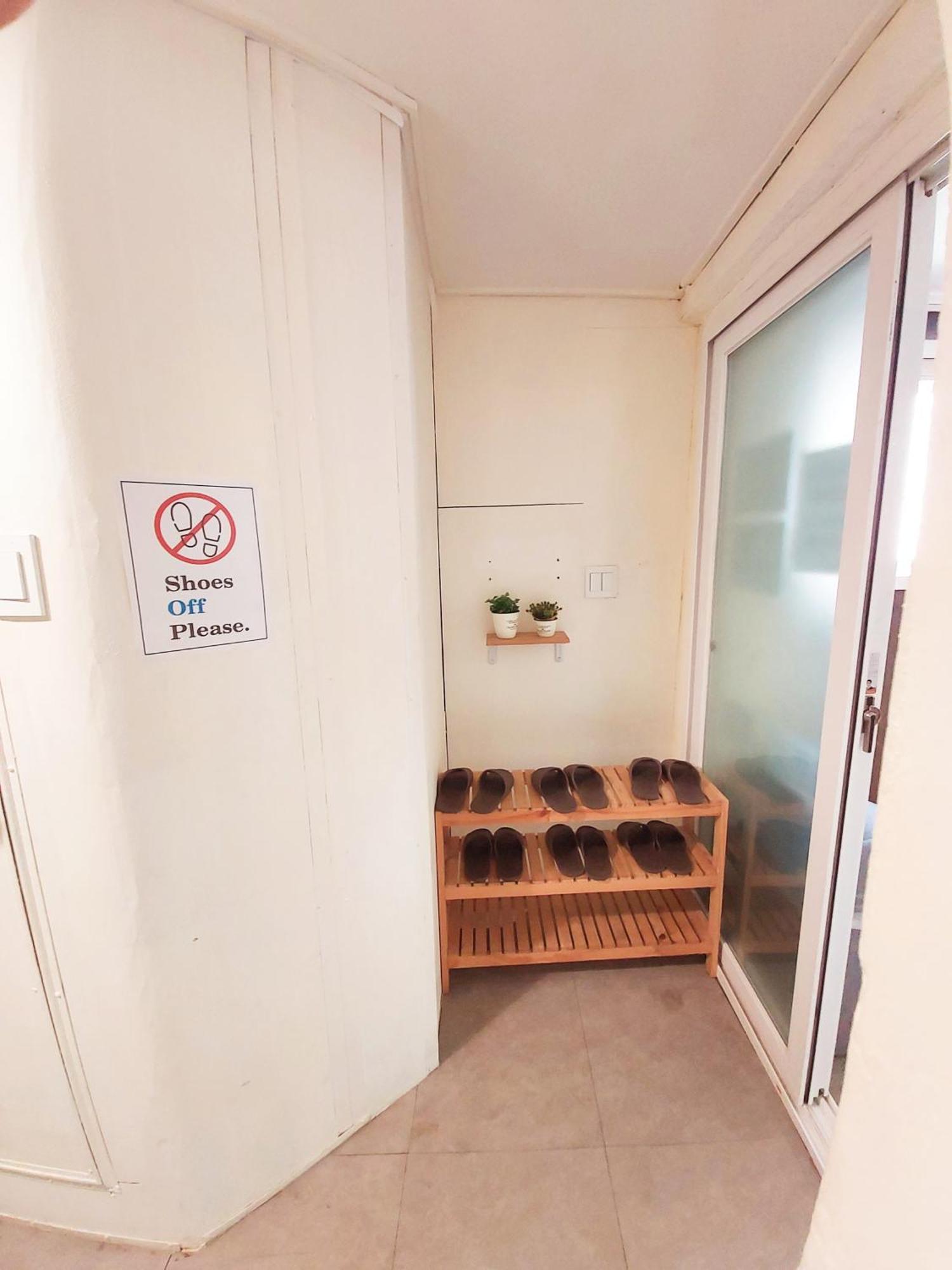 Blue Boat Hostel Myeongdong Сеул Экстерьер фото