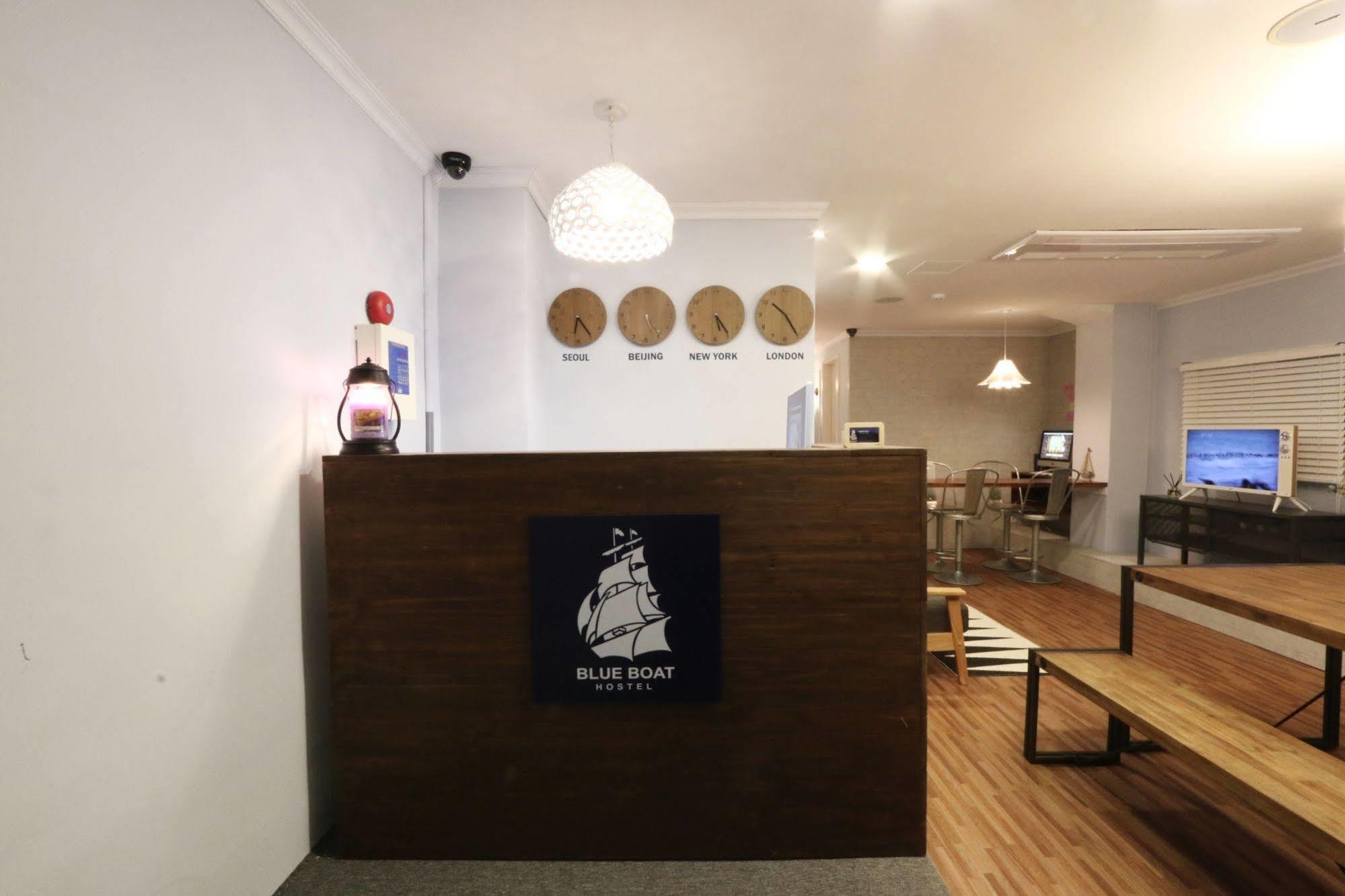 Blue Boat Hostel Myeongdong Сеул Экстерьер фото